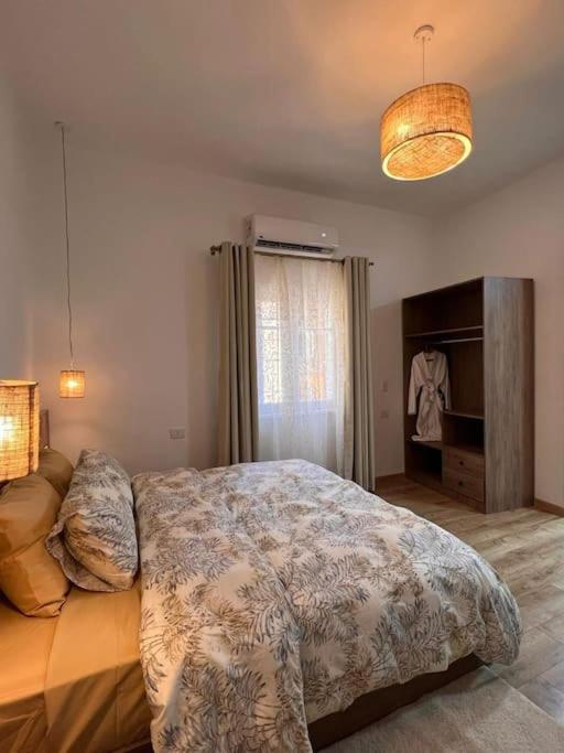 Apartment 2 Bedroom In The Center Of *