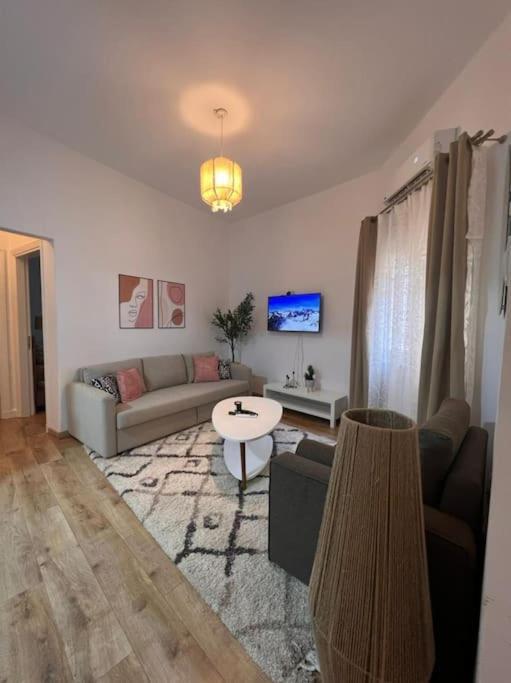 Apartment 2 Bedroom In The Center Of *