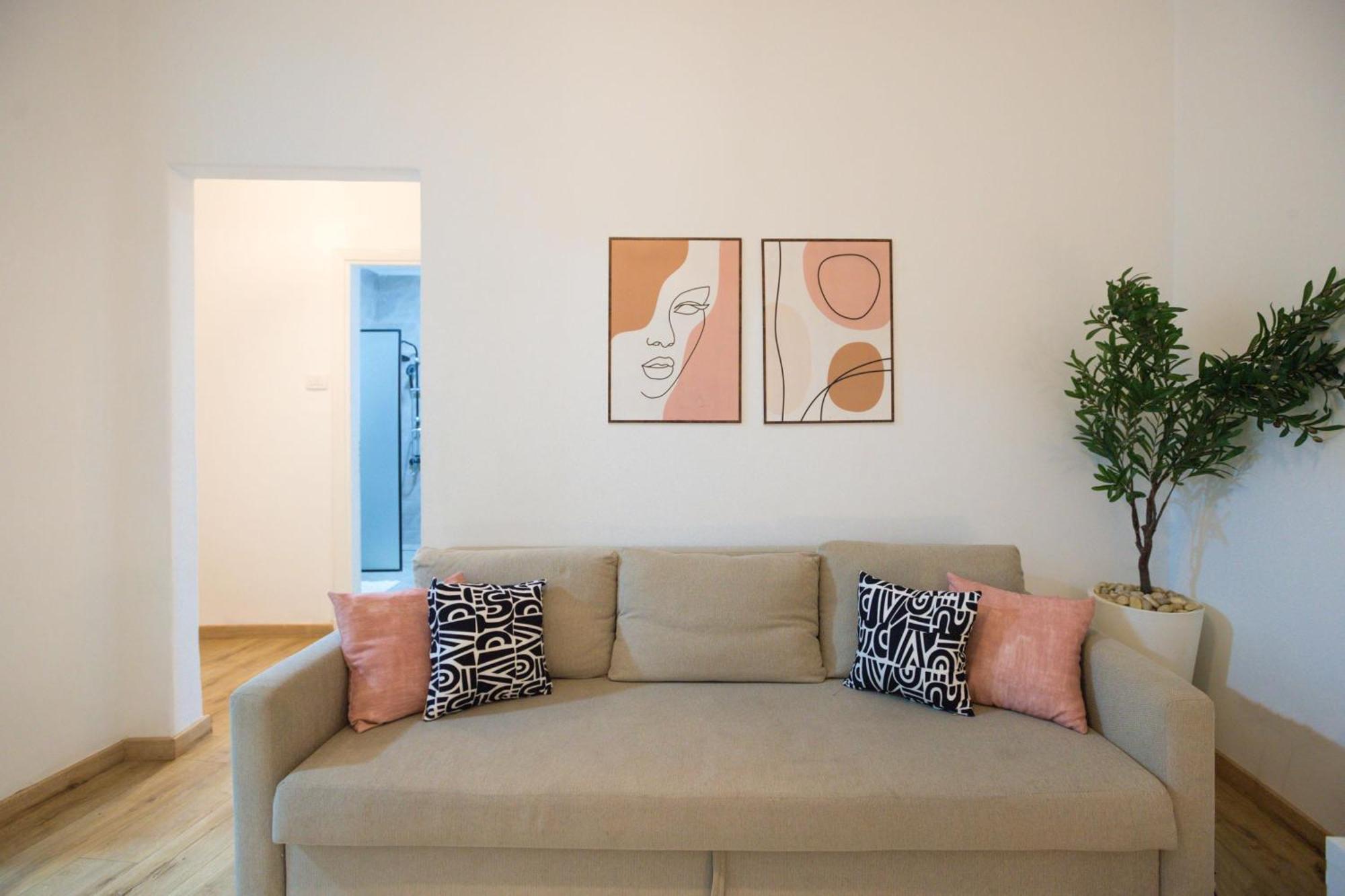 2 Bedroom In The Center Of *