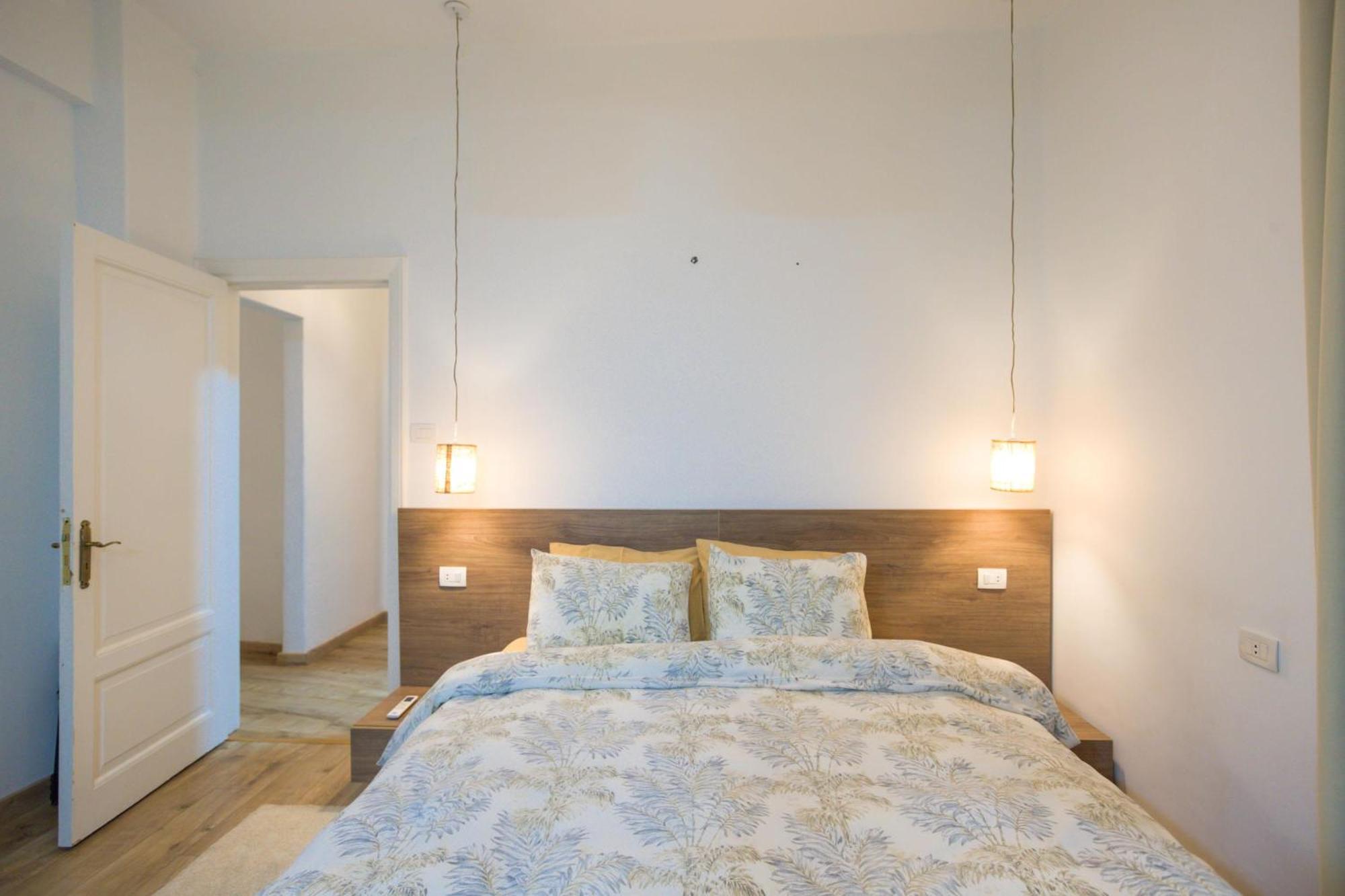 2 Bedroom In The Center Of Apartment *